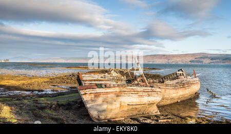 Barca relitti a Salen sull'Isle of Mull in Scozia. Foto Stock