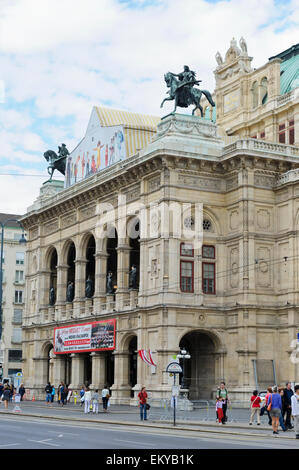 La facciata del Teatro dell'Opera Theatre, Vienna, Austria. Foto Stock
