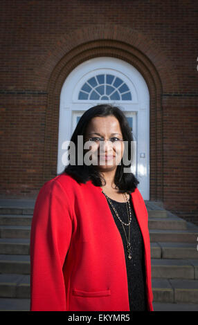 14-4-15. MANCHESTER, Inghilterra. Mona Siddiqui a Manchester Grammar School. Foto Stock