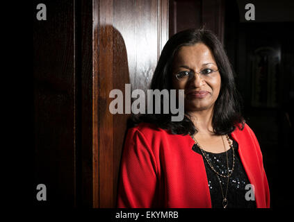 14-4-15. MANCHESTER, Inghilterra. Mona Siddiqui a Manchester Grammar School. Foto Stock