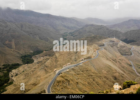 Vista mozzafiato dalla cima del Passo Tizi n'Tichka, Atlante, Marocco Foto Stock