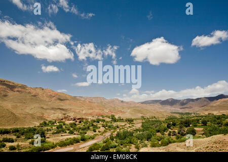 Valle Draa cittadina vicino al fiume, Marocco Foto Stock