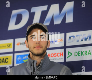 Oscherleben, Germania. Xiii Apr, 2015. DTM driver Christian Vietoris (Mercedes HWA AG) partecipa a una conferenza stampa in occasione del Media Day per il DTM 2015 (tedesco Touring Car Masters 2015) a Oscherleben, Germania, 13 aprile 2015. Foto: Jens Wolf/dpa/Alamy Live News Foto Stock