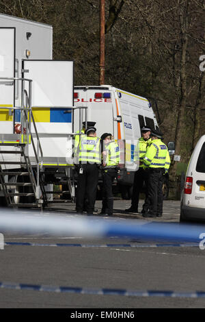 Parco Dawsholm, Maryhill, Glasgow, Regno Unito. Il 15 aprile, 2015. La polizia cerca per studente mancante Karen Buckley si intensifica al Parco Dawsholm Glasgow Credit: ALAN OLIVER/Alamy Live News Foto Stock