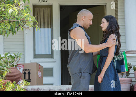 Furious 7 in alternativa nota come Fast & Furious 7)[7] è un 2015 American film d'azione diretto da James Wan e scritto da Chris Morgan. È il settimo episodio in The Fast and the Furious franchise. Questa fotografia è per il solo uso editoriale ed è il copyright del film company e/o il fotografo assegnato dal film o società di produzione e può essere riprodotto solo da pubblicazioni in congiunzione con la promozione del film di cui sopra. Un credito per il film company è richiesto. Il fotografo deve anche essere accreditato quando noto. Foto Stock