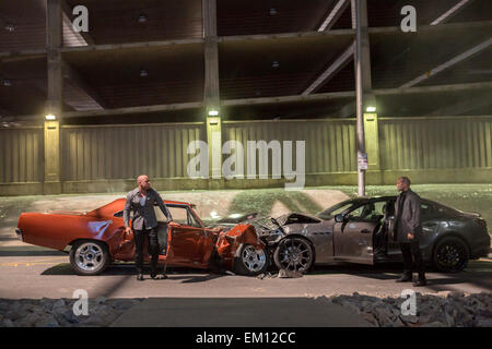 Furious 7 in alternativa nota come Fast & Furious 7)[7] è un 2015 American film d'azione diretto da James Wan e scritto da Chris Morgan. È il settimo episodio in The Fast and the Furious franchise. Questa fotografia è per il solo uso editoriale ed è il copyright del film company e/o il fotografo assegnato dal film o società di produzione e può essere riprodotto solo da pubblicazioni in congiunzione con la promozione del film di cui sopra. Un credito per il film company è richiesto. Il fotografo deve anche essere accreditato quando noto. Foto Stock