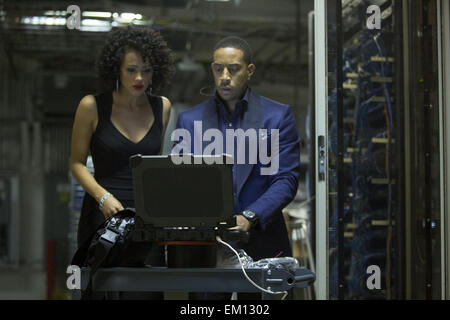 Furious 7 in alternativa nota come Fast & Furious 7)[7] è un 2015 American film d'azione diretto da James Wan e scritto da Chris Morgan. È il settimo episodio in The Fast and the Furious franchise. Questa fotografia è per il solo uso editoriale ed è il copyright del film company e/o il fotografo assegnato dal film o società di produzione e può essere riprodotto solo da pubblicazioni in congiunzione con la promozione del film di cui sopra. Un credito per il film company è richiesto. Il fotografo deve anche essere accreditato quando noto. Foto Stock