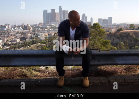 Furious 7 in alternativa nota come Fast & Furious 7)[7] è un 2015 American film d'azione diretto da James Wan e scritto da Chris Morgan. È il settimo episodio in The Fast and the Furious franchise. Questa fotografia è per il solo uso editoriale ed è il copyright del film company e/o il fotografo assegnato dal film o società di produzione e può essere riprodotto solo da pubblicazioni in congiunzione con la promozione del film di cui sopra. Un credito per il film company è richiesto. Il fotografo deve anche essere accreditato quando noto. Foto Stock