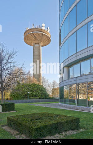 Il Reyers Tour torre di telecomunicazioni della televisione nazionale belga, la RTBF e VRT. Esso si trova a Bruxelles Foto Stock