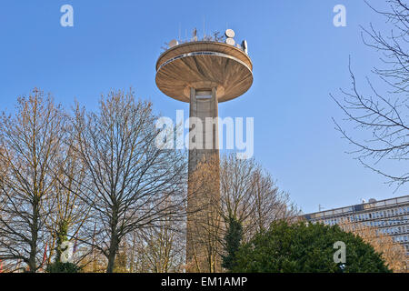 Il Reyers Tour torre di telecomunicazioni della televisione nazionale belga, la RTBF e VRT. Esso si trova a Bruxelles Foto Stock