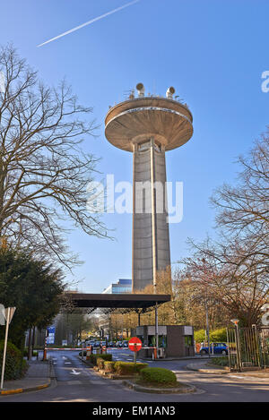 Il Reyers Tour torre di telecomunicazioni della televisione nazionale belga, la RTBF e VRT. Esso si trova a Bruxelles Foto Stock