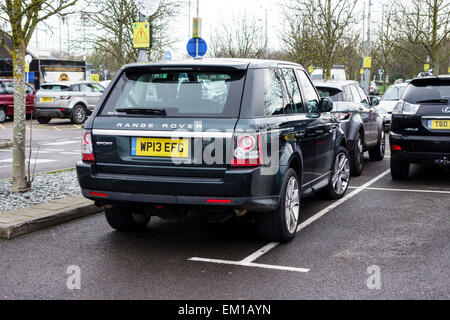 Sconsiderata di un parcheggio, UK. La stessa immagine senza targa è disponibile. (Vedi immagine rif.: EM1AYX) Foto Stock