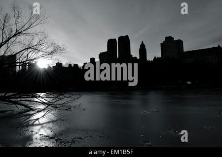 Immagine di un tramonto in inverno da Central Park West Foto Stock