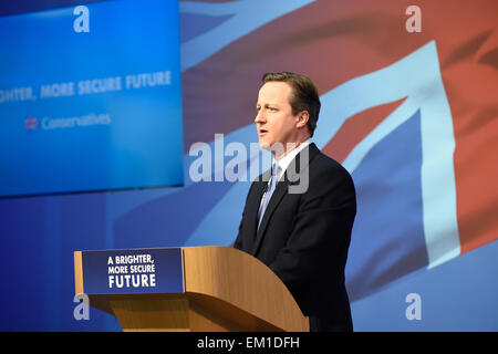 David Cameron sul palco della inaugurazione del partito conservatore Manifesto 2015 a Swindon, Wiltshire Foto Stock