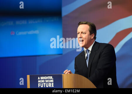 David Cameron sul palco della inaugurazione del partito conservatore Manifesto 2015 a Swindon, Wiltshire Foto Stock