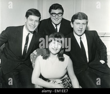 L'ASILO Il gruppo australiano nel 1965. Da sinistra: Keith Potger, Judith Durham, Athol Guy, Bruce Woodley Foto Stock