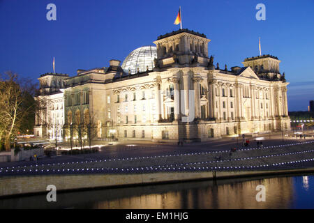 Maggio 2008 - Berlino: il fiume Sprea, Reichstags Building a Berlino. Foto Stock