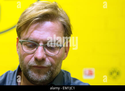 Dortmund, Germania. Xv Apr, 2015. Dortmund allenatore Juergen Klopp parla durante una conferenza stampa a Dortmund, Germania, il 15 aprile 2015. Il Borussia Dortmund coach Juergen Klopp lascerà dopo sette anni in estate perché non si sente più egli è l'uomo giusto al tedesco top club, è stato annunciato il 15 aprile 2015. Foto: FEDERICO GAMBARINI/dpa/Alamy Live News Foto Stock