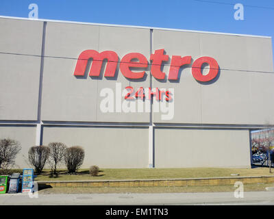 L'esterno e segno di una 24 Ore di Metro store in Canada. Foto Stock