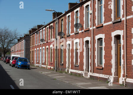 Fila di case a schiera in Port Talbot South Wales UK Foto Stock