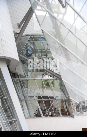 Francia, Parigi, vista esterna del ristorante della Fondation Louis Vuitton Foto Stock