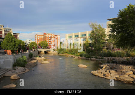 Fiume Truckee nel centro di Reno, Nevada, STATI UNITI D'AMERICA Foto Stock