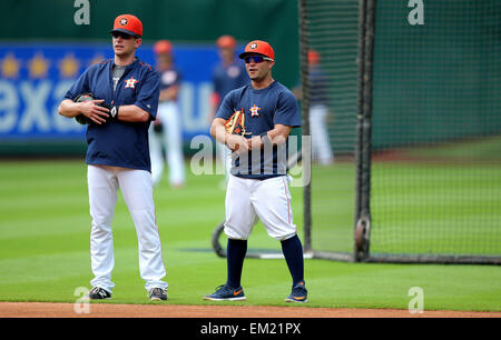 Houston, TX, Stati Uniti d'America. Xv Apr, 2015. Houston Astros infielder Jose Altuve #27 nel campo durante la pratica di ovatta prima della MLB stagione regolare il gioco tra la Houston Astros e Oakland Athletics dal Minute Maid Park a Houston, TX. © csm/Alamy Live News Foto Stock