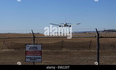 Boeing 767 C-GHOZ Air Canada sull approccio finale a YOW Ottawa, Canada, 15 aprile 2015 Foto Stock