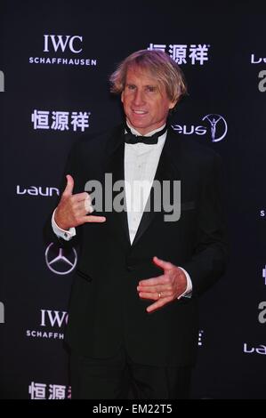 Shanghai, Cina. Il 15 aprile, 2015. Laureus World Sports Academy stati Robby Naish pone per le foto sul tappeto rosso durante gli arrivi per i premi Laureus edizione - 2015 al Grand Theatre di Shanghai, Cina. Credito: Marcio Machado/ZUMA filo/Alamy Live News Foto Stock