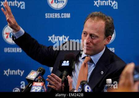 Philadelphia, Pennsylvania, USA. Xv Apr, 2015. Philadelphia 76ers principale proprietario Joshua Harris colloqui domande da parte dei media prima del gioco NBA tra Miami Heat e la Philadelphia 76ers presso la Wells Fargo Center di Philadelphia, Pennsylvania. © csm/Alamy Live News Credito: Cal Sport Media/Alamy Live News Foto Stock