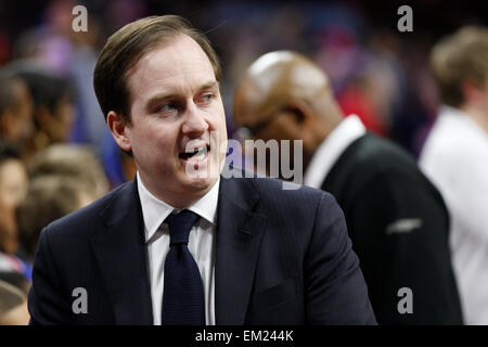 Philadelphia, Pennsylvania, USA. Xv Apr, 2015. Philadelphia 76ers General Manager Sam Hinkie durante il gioco NBA tra Miami Heat e la Philadelphia 76ers presso la Wells Fargo Center di Philadelphia, Pennsylvania. © csm/Alamy Live News Credito: Cal Sport Media/Alamy Live News Foto Stock