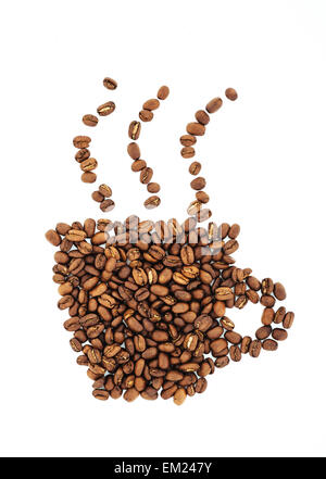 Tazza di caffè e vapore a base di fagioli, granella. Isolato su sfondo bianco. Retro Foto Stock