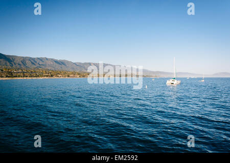L'Oceano Pacifico, visto da di Stearn's Wharf, a Santa Barbara in California. Foto Stock