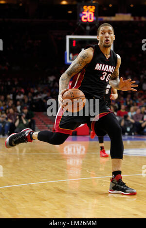 Philadelphia, Pennsylvania, USA. Xv Apr, 2015. Miami Heat forward Michael Beasley (30) in azione durante il gioco NBA tra Miami Heat e la Philadelphia 76ers presso la Wells Fargo Center di Philadelphia, Pennsylvania. © csm/Alamy Live News Credito: Cal Sport Media/Alamy Live News Foto Stock