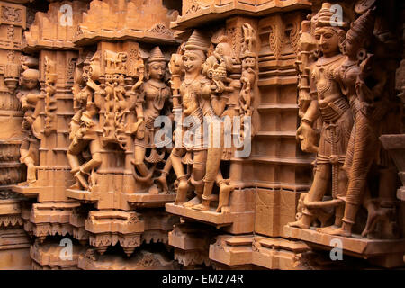 Carving decorativi di templi Jain, Jaisalmer, Rajasthan, India Foto Stock