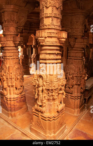 Carving decorativi di templi Jain, Jaisalmer, Rajasthan, India Foto Stock