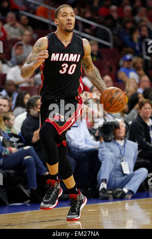 Philadelphia, Pennsylvania, USA. Xv Apr, 2015. Miami Heat forward Michael Beasley (30) in azione durante il gioco NBA tra Miami Heat e la Philadelphia 76ers presso la Wells Fargo Center di Philadelphia, Pennsylvania. © csm/Alamy Live News Credito: Cal Sport Media/Alamy Live News Foto Stock