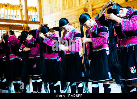 'Capelli lunghi' Yao donne in Longji, Cina. Foto Stock