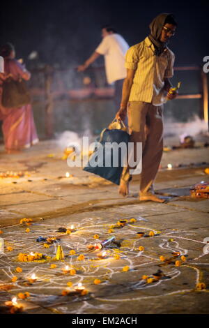 Il ghats di Varanasi durante Dev Deewapali Foto Stock