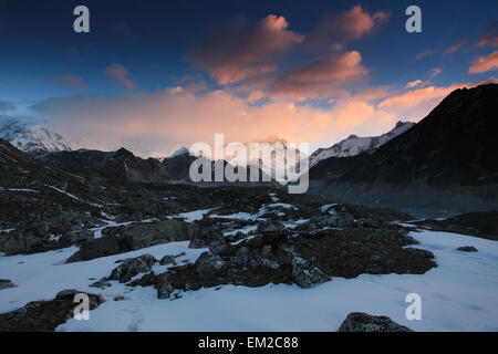 Sunrise in montagna Cho Oyu, Himalaya, Nepal Foto Stock