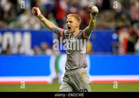 Texas, Stati Uniti d'America. Xv Apr, 2015. Portiere DEGLI STATI UNITI William Yarbrough celebra dopo che il suo team ha segnato durante il cordiale incontro internazionale contro il Messico, al Alamodome Stadium di San Antonio, Texas, Stati Uniti, 15 aprile 2015. © Omar Vega/NOTIMEX/Xinhua/Alamy Live News Foto Stock