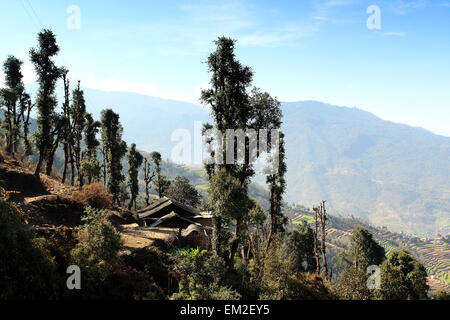 Movimento delle nubi sulle montagne, Himalaya, Nepal. Foto Stock