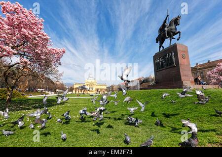 Zagabria,re Tomislav statua e padiglione di arte in primavera. Foto Stock