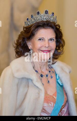 Copenhagen, Danimarca. Xv Apr, 2015. Copenhagen, Danimarca. Il 15 aprile, 2015. Regina Silvia di Svezia partecipa alla cena di gala per la regina danese Margrethe il settantacinquesimo compleanno al palazzo di Christiansborg a Copenhagen, in Danimarca, il 15 aprile 2015. Credito: dpa picture alliance/Alamy Live News Foto Stock