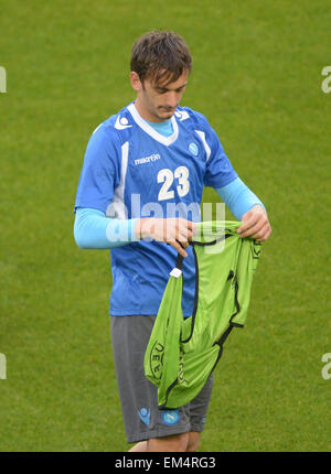 Wolfsburg, Germania. Xv Apr, 2015. Napoli' Manolo Gabbiadini si prepara per una pratica rotonda al Volkswagen-Arena soccer stadium a Wolfsburg, in Germania, 15 aprile 2015. Napoli si sta preparando per l'Europa League quartwe partita finale VfL Wolfsburg vs SSC Napoli il 16 aprile 2015. Foto: Peter Steffen/dpa/Alamy Live News Foto Stock