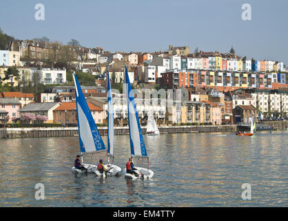 Il porto di Bristol e Harbourside England Regno Unito barca a vela nel porto Foto Stock