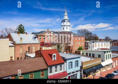 Annapolis, Maryland, Stati Uniti d'America centro di vista sulla strada principale con la casa di stato. Foto Stock