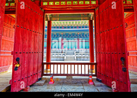 Il coreano di vecchi edifici. Gate Anapji porta in Gyeongju, Corea del Sud Foto Stock