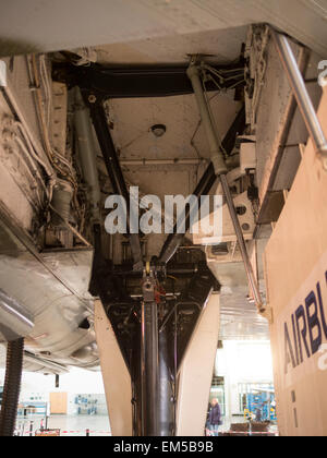 Dettaglio del telaio e ruote di ex-RAF Vulcan numero di serie XH558,conservati da Vulcan al cielo la fiducia, basata a Donca Foto Stock