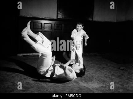 5 anni esperto di Judo in azione. Il 29 Dicembre 1955 Foto Stock